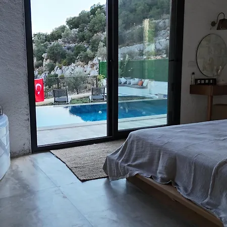 Villalarim & Four Hause